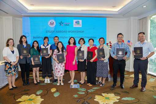 U.S Stuidents inVietnam with their Diplomas